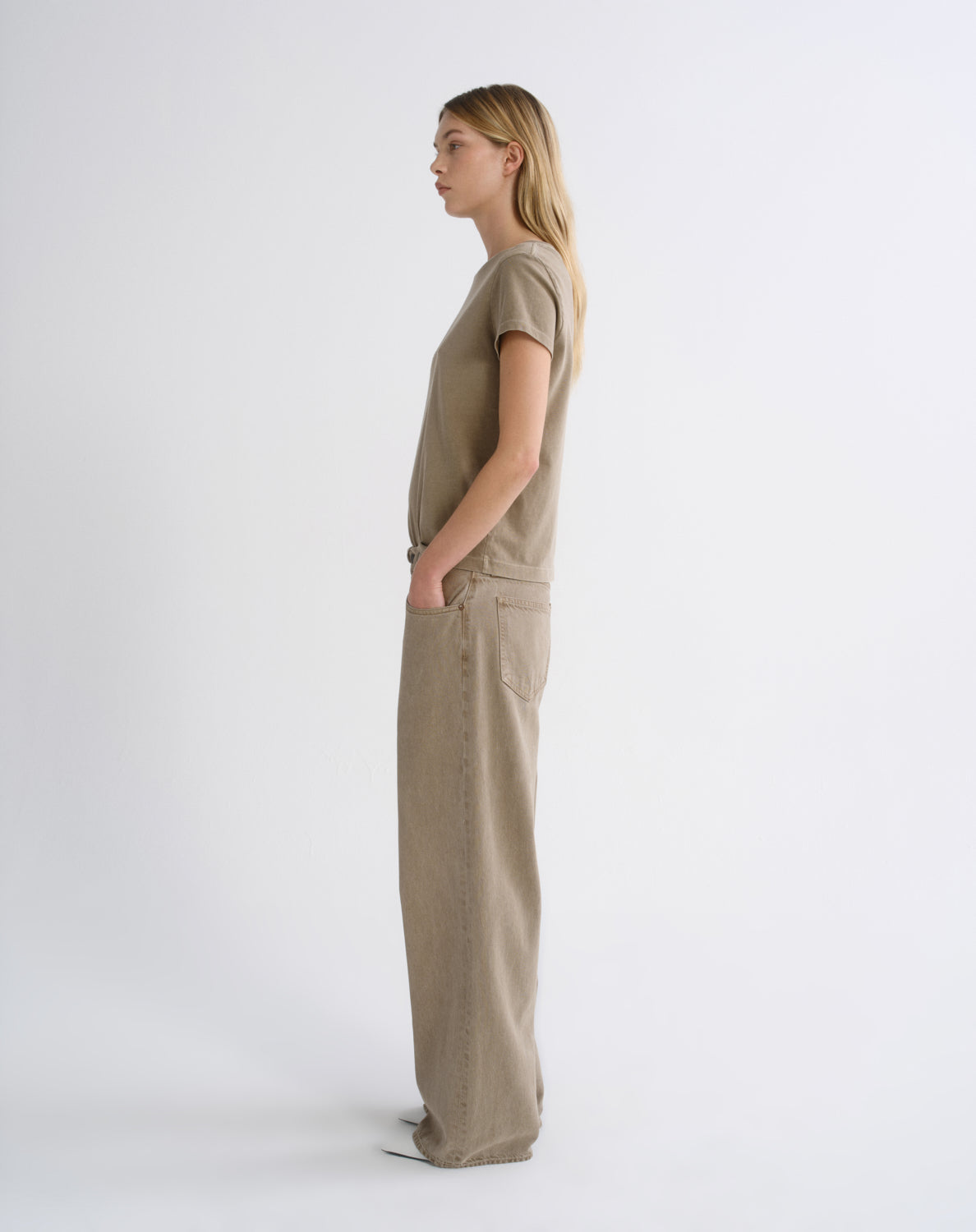 Women Long Line Adine Tee in Trail - Agolde