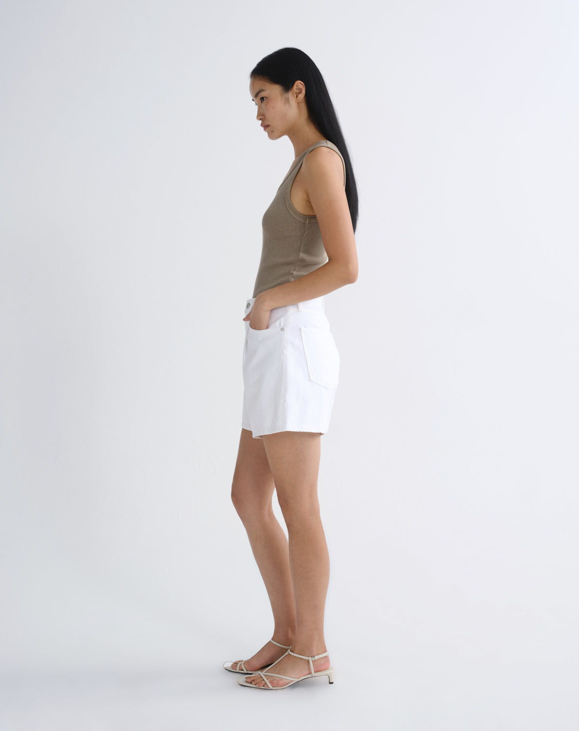Women Rhoda Pleated A-Line Short in Milkshake - Agolde