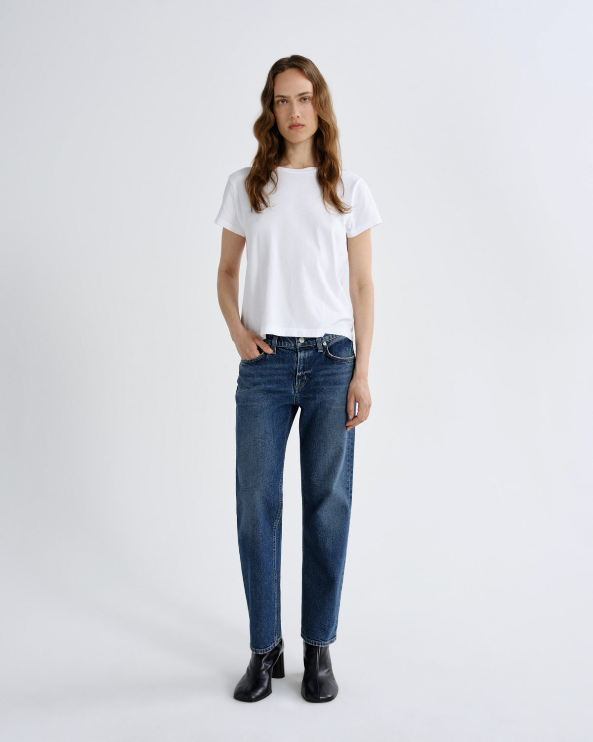 Women Long Line Adine Tee in White - Agolde