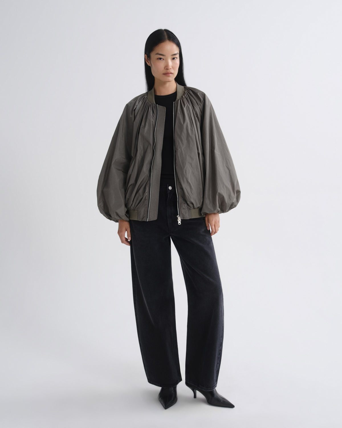 Women Low Curve Jean (Weightless) in Black Tar - Agolde