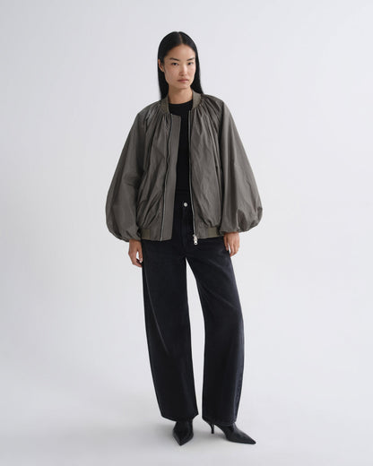 Women Low Curve Jean (Weightless) in Black Tar - Agolde