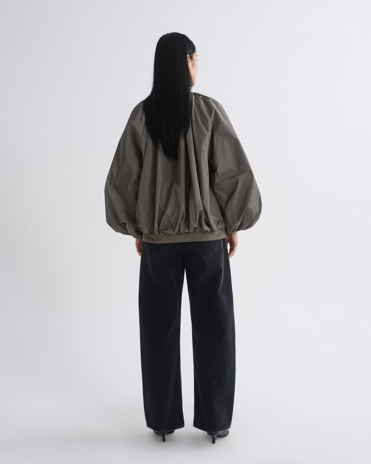 Women Low Curve Jean (Weightless) in Black Tar - Agolde