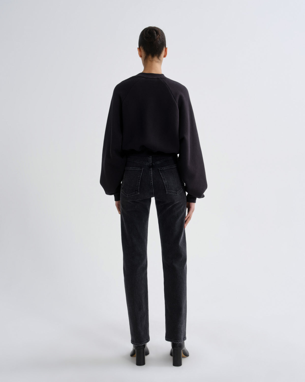 Women 90's Pinch Waist High Rise Straight Long (Weightless Stretch) in Radiu - Agolde