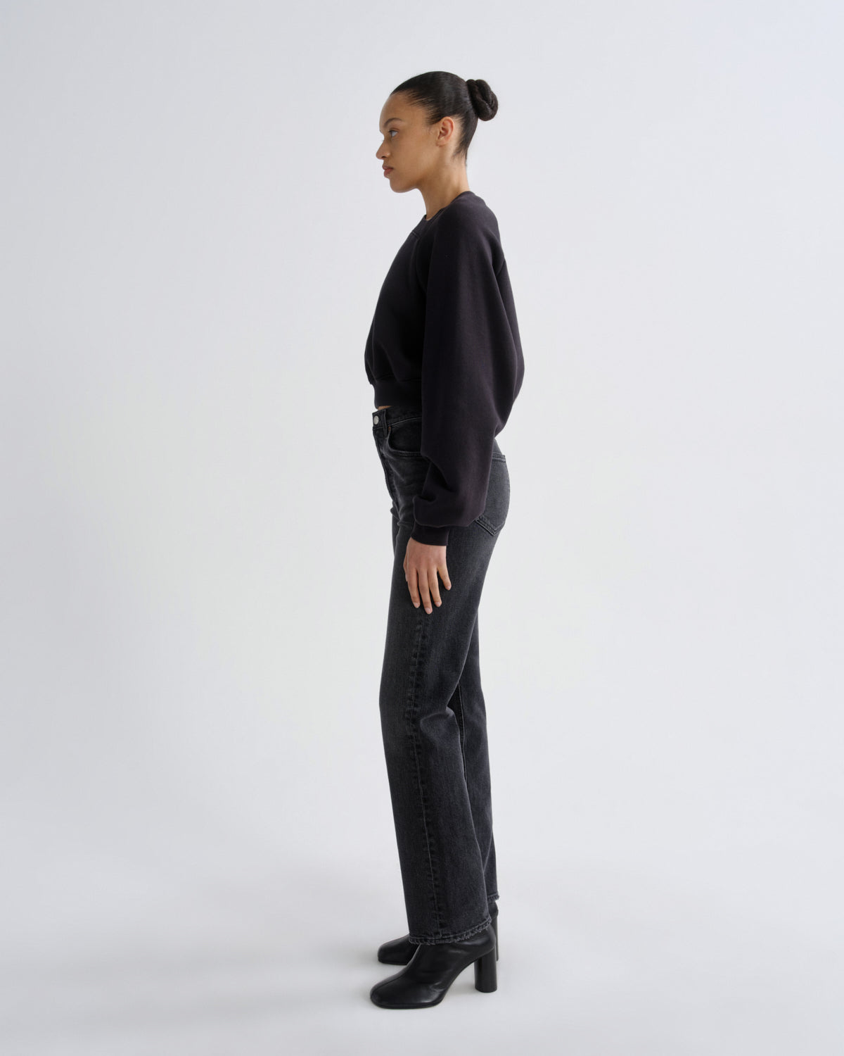 Women 90's Pinch Waist High Rise Straight Long (Weightless Stretch) in Radiu - Agolde