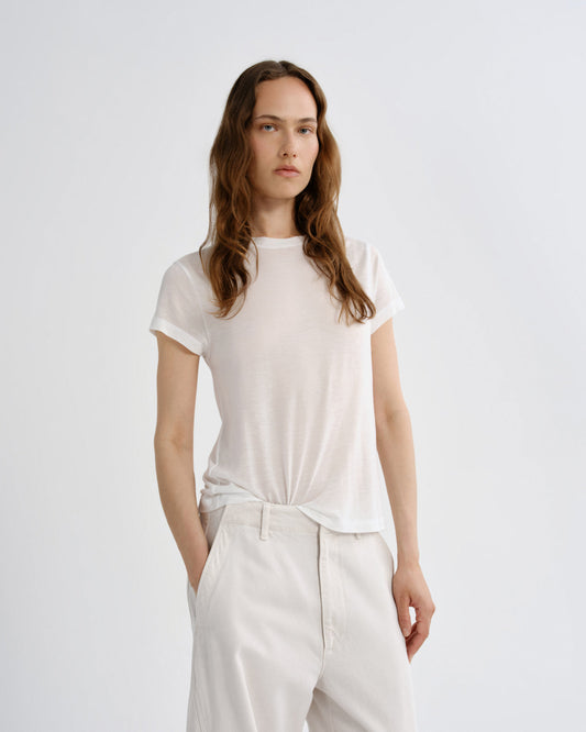 Women Long Line Adine Tee Tencel Jersey in Gesso - Agolde
