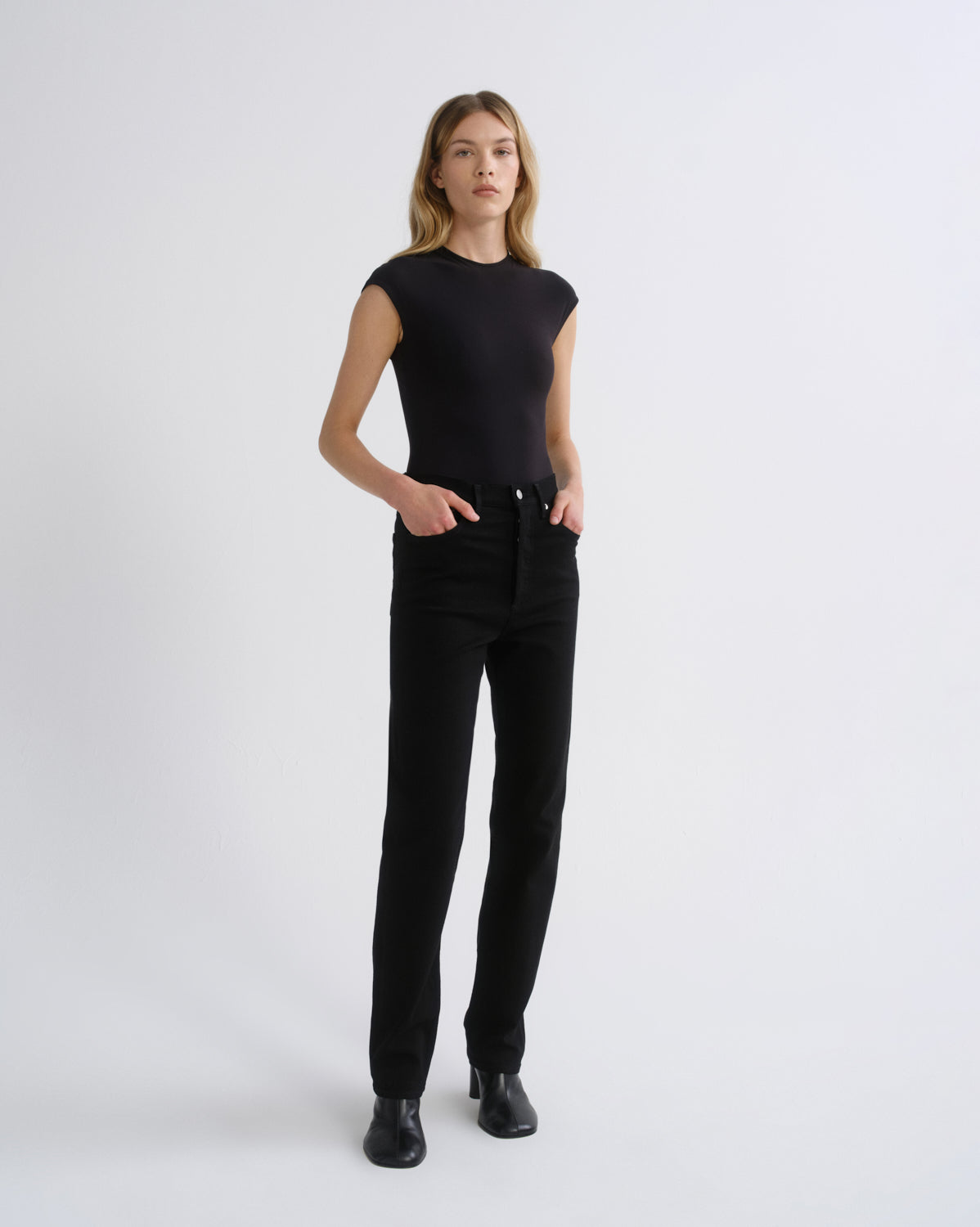 Women 90's Pinch Waist High Rise Straight Long (Weightless Stretch) in Cover - Agolde