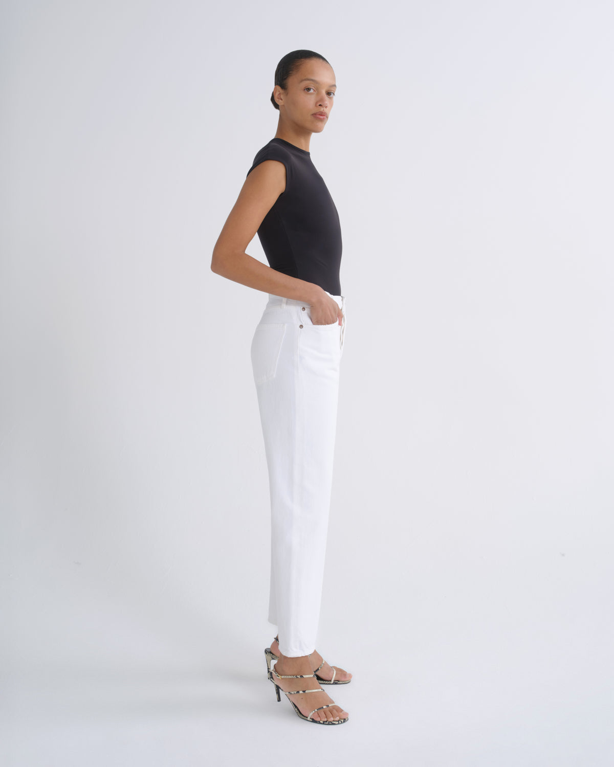Women 90's Pinch Waist Crop in Marshmallow - Agolde