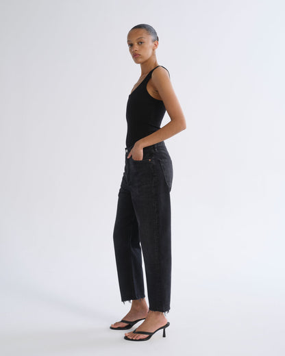 Women 90's Crop Mid Rise Straight (Weightless) in Tar - Agolde
