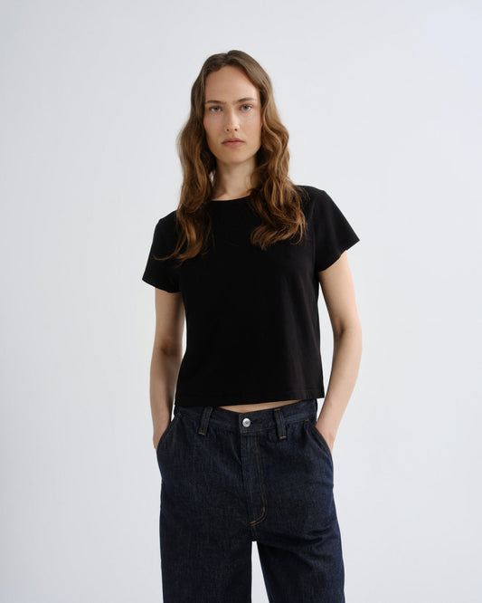 Women Adine Shrunken Tee in Black - Agolde