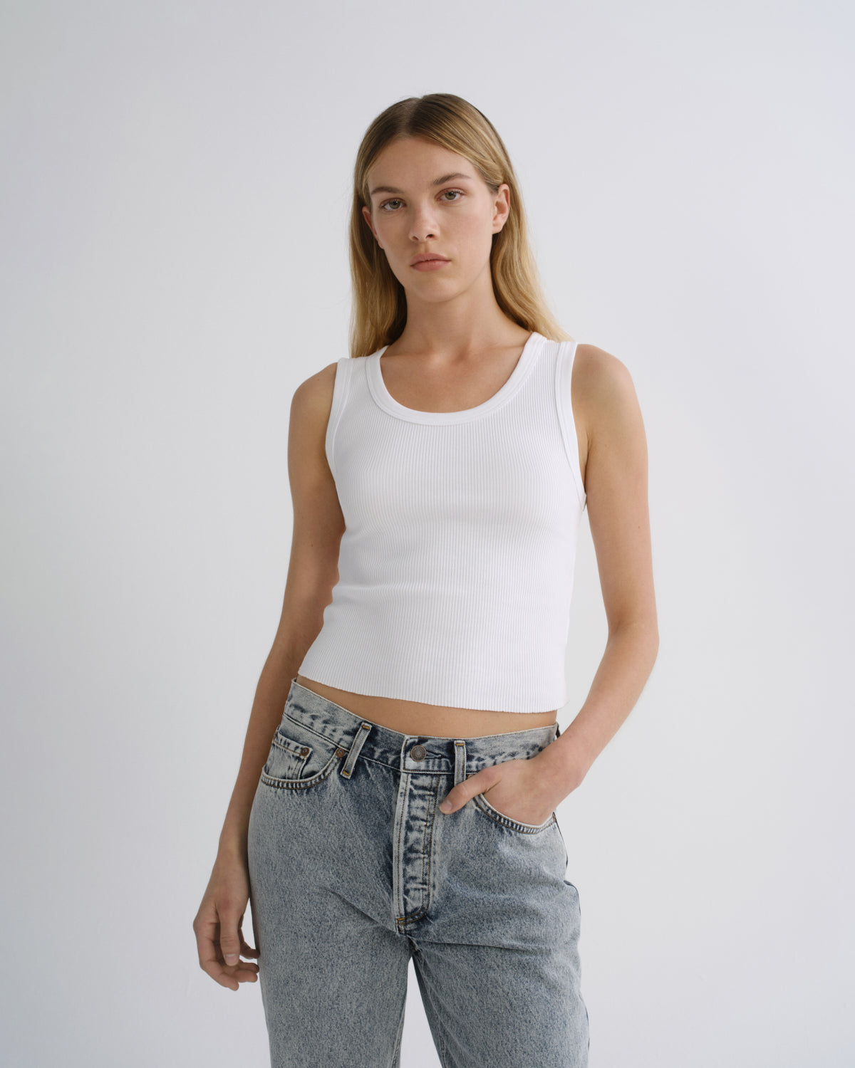 Women Shrunken Poppy Tank in White - Agolde