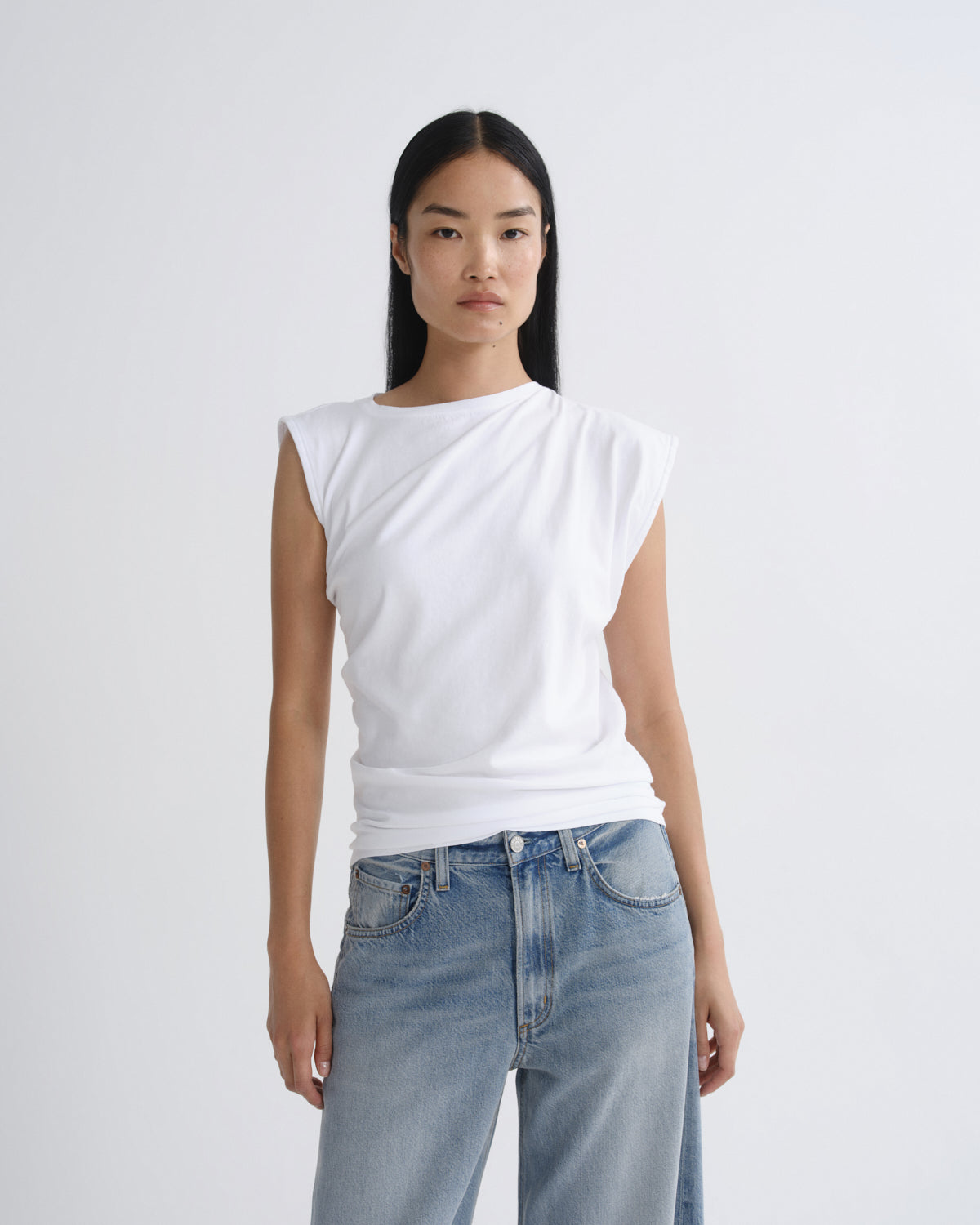 Women Beth Tee in White - Agolde
