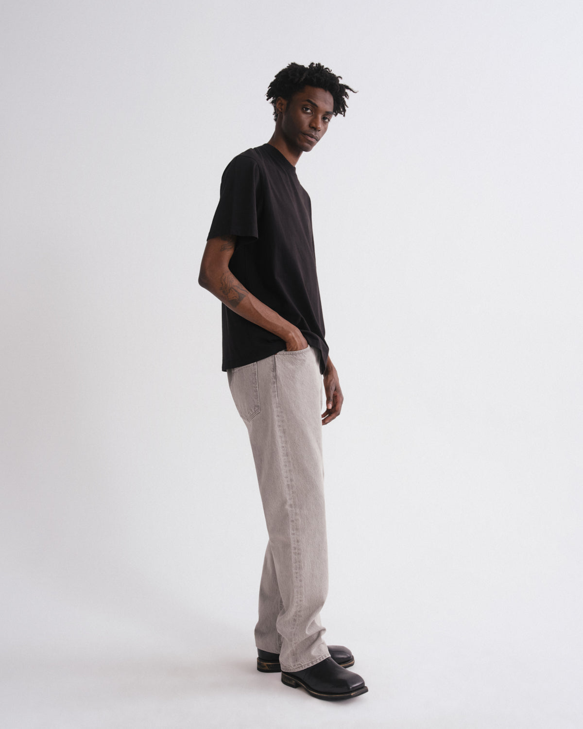 Men Asha Mock Neck Tee in Black - Agolde