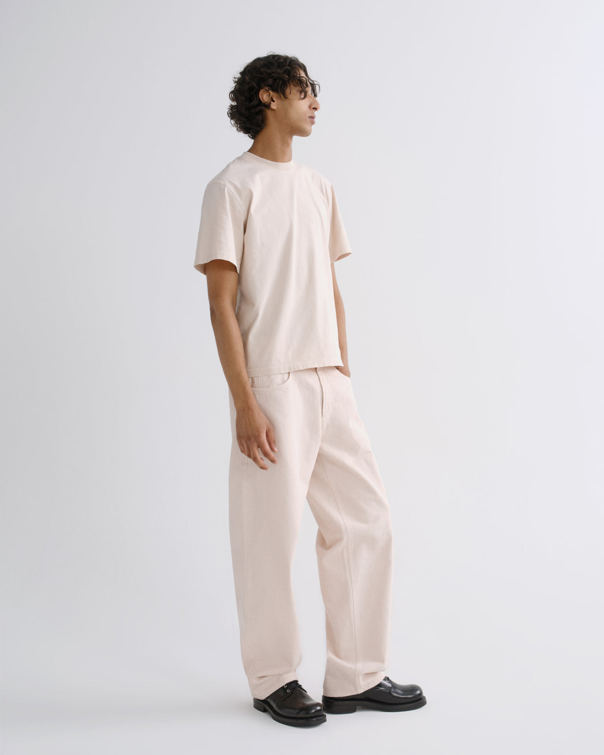 Men Asha Mock Neck Tee in Foundation - Agolde