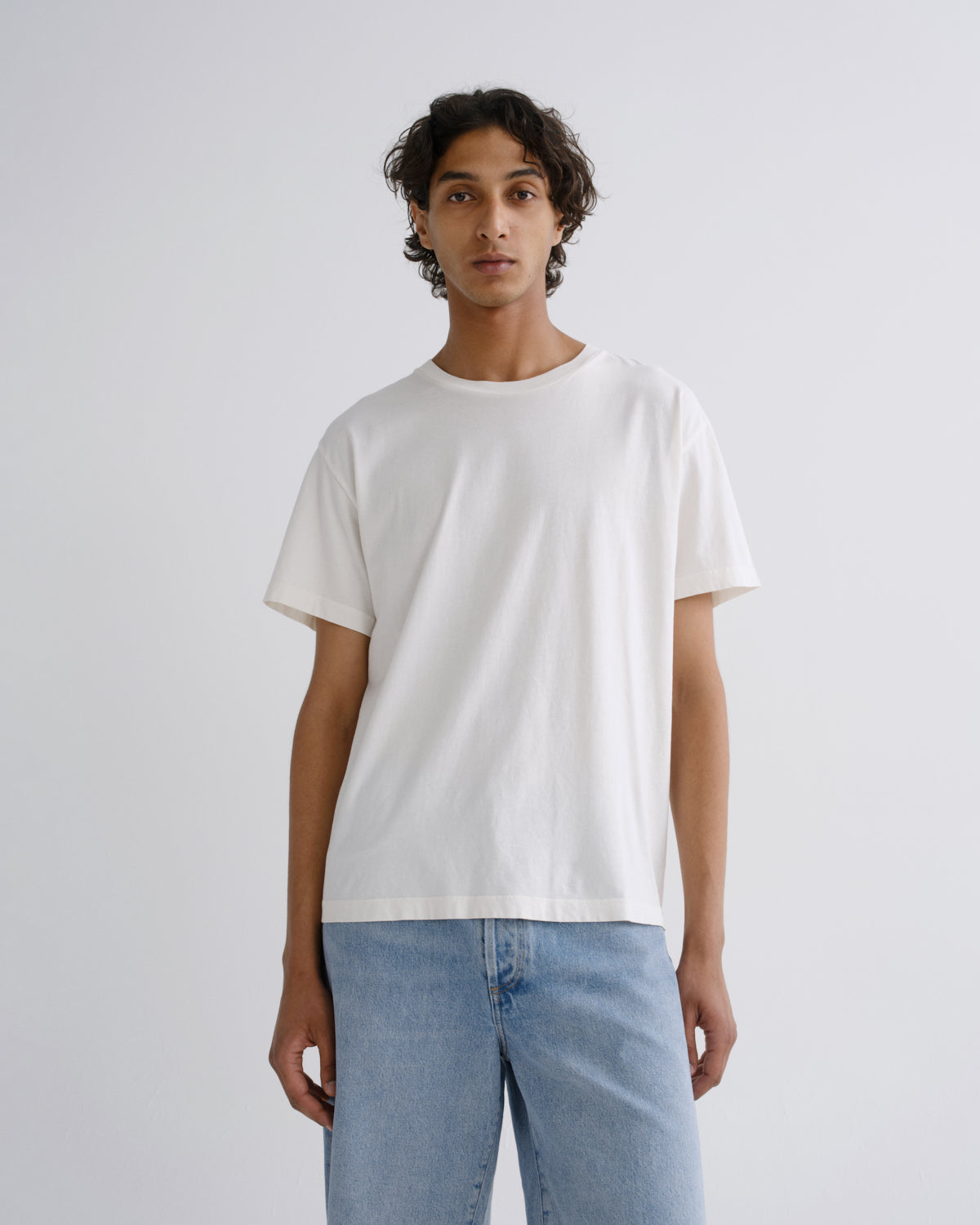 Men Wade Tee in Tone - Agolde