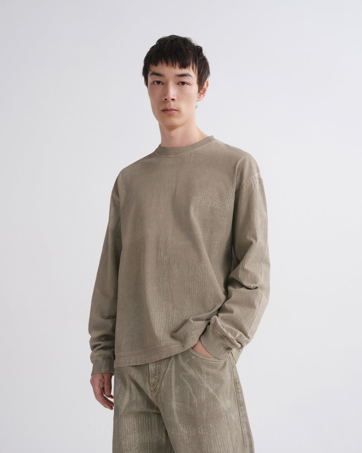 Men Long Sleeve Drop Shoulder Asha in Delta - Agolde