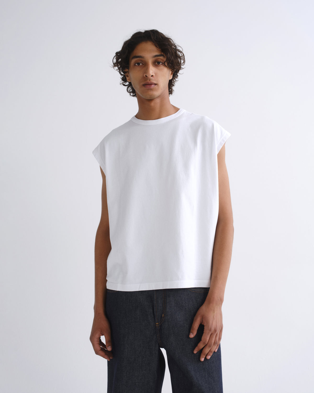 Men Leonard Sleeveless Tee in White - Agolde
