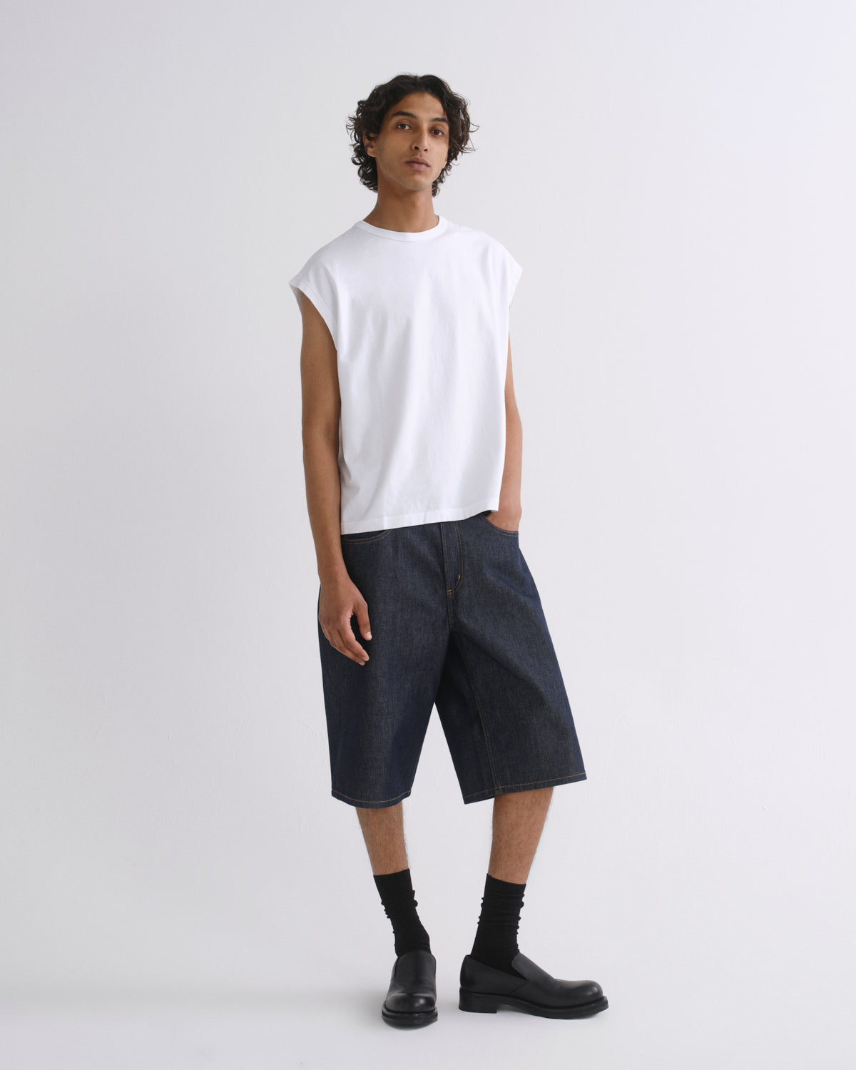 Men Leonard Sleeveless Tee in White - Agolde