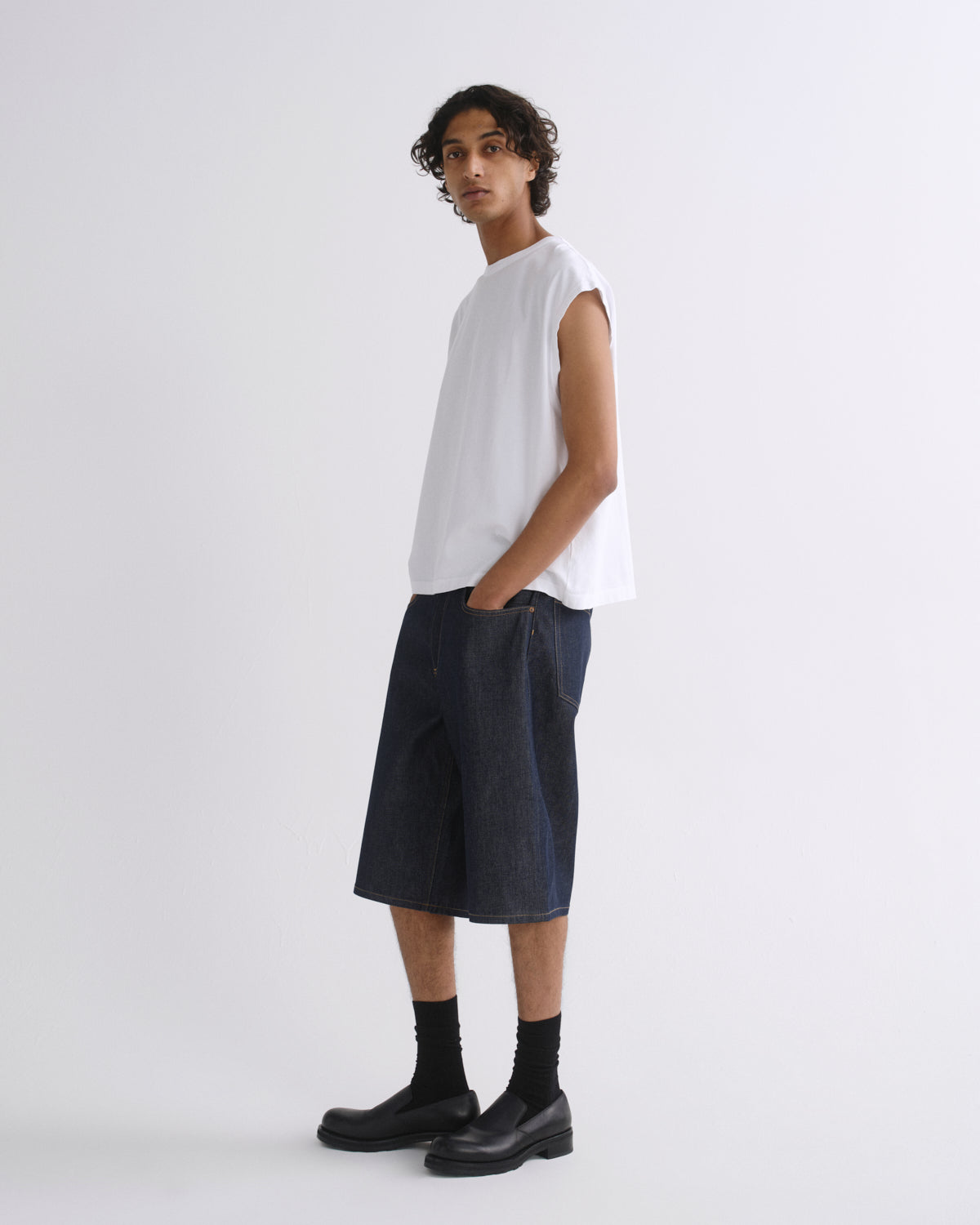 Men Leonard Sleeveless Tee in White - Agolde