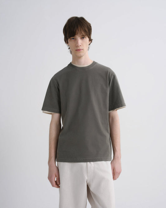 Men Asha Mock Neck Tee in Millstone - Agolde