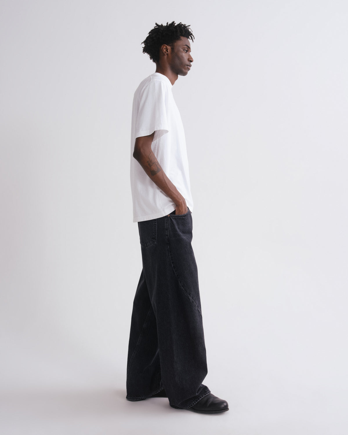Men Twist Front Curve Jean in Ikon - Agolde