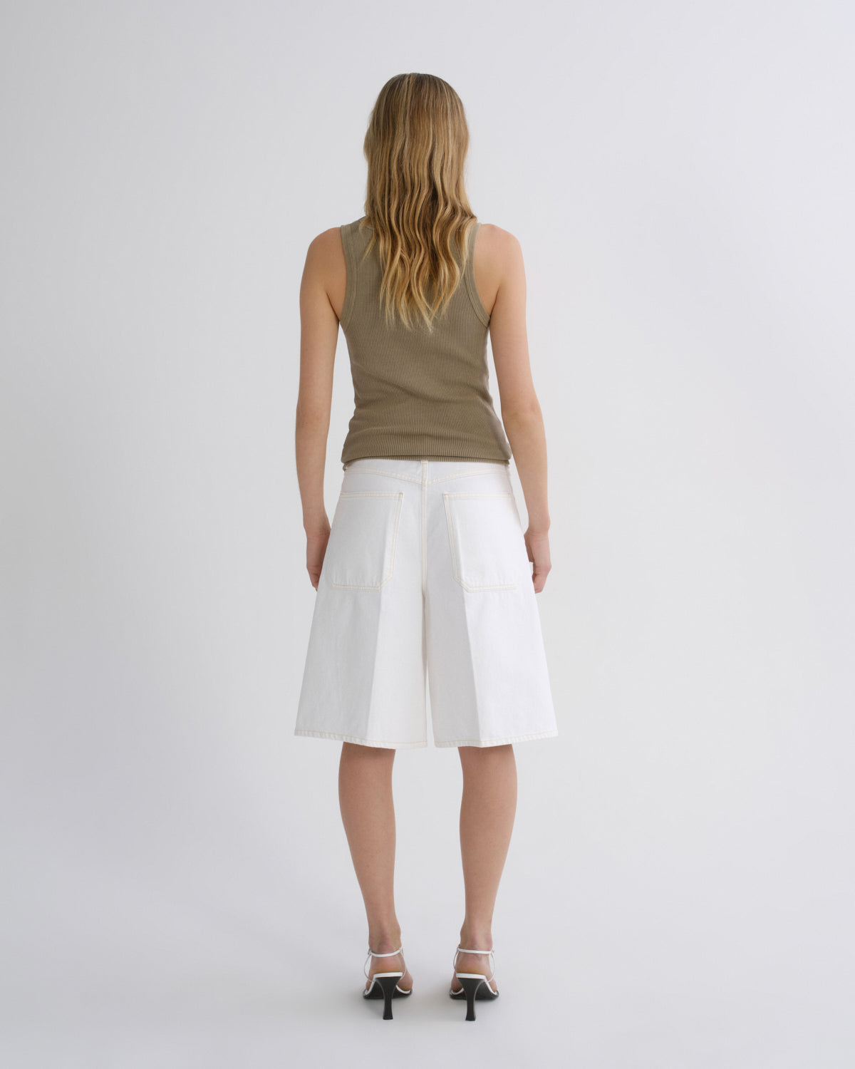 Women Nolan Short in Milkshake - Agolde