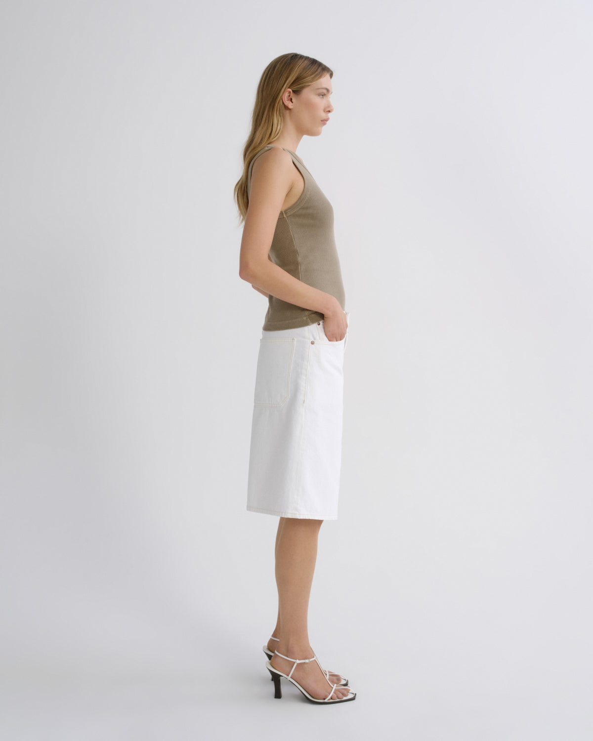 Women Nolan Short in Milkshake - Agolde