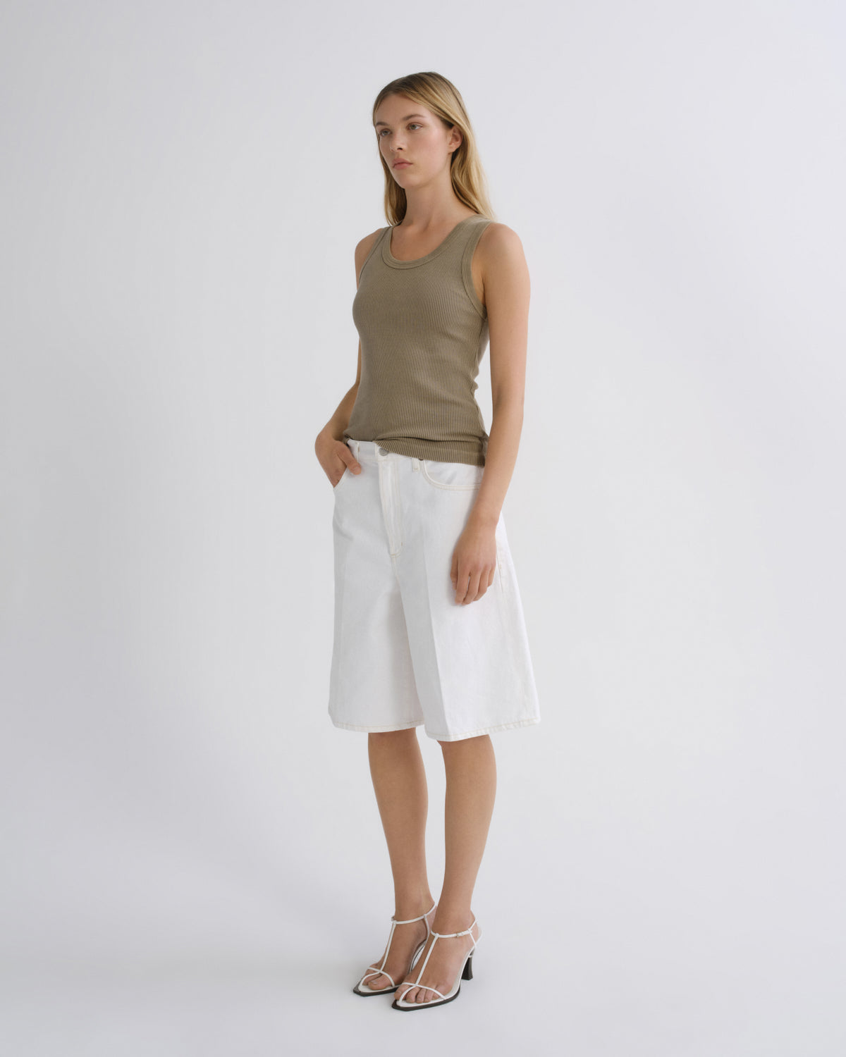 Women Nolan Short in Milkshake - Agolde