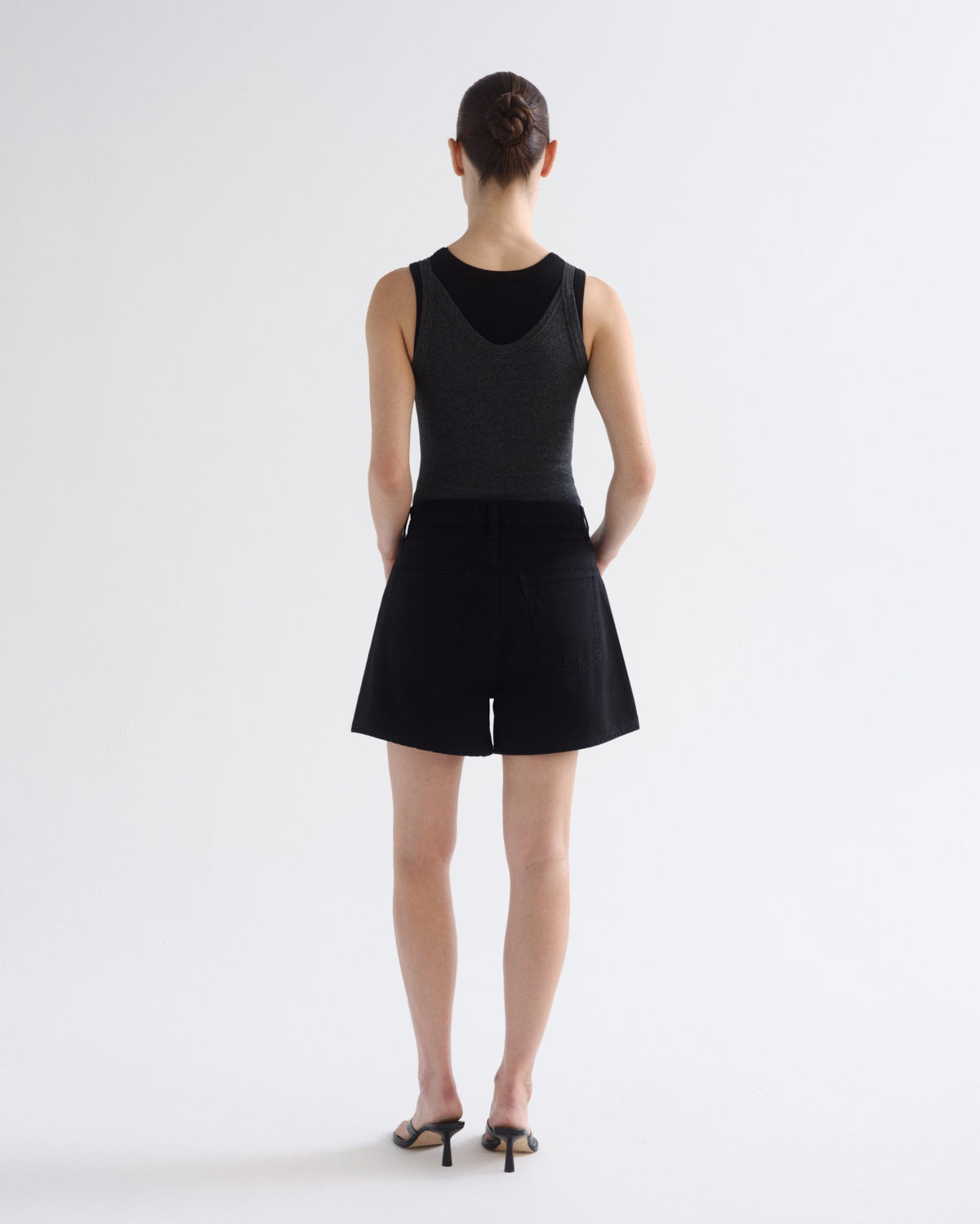Women Rhoda Pleated A-Line Short in Holt - Agolde