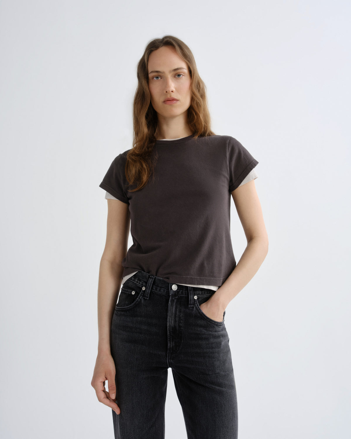 Women Adine Shrunken Tee in Forge - Agolde