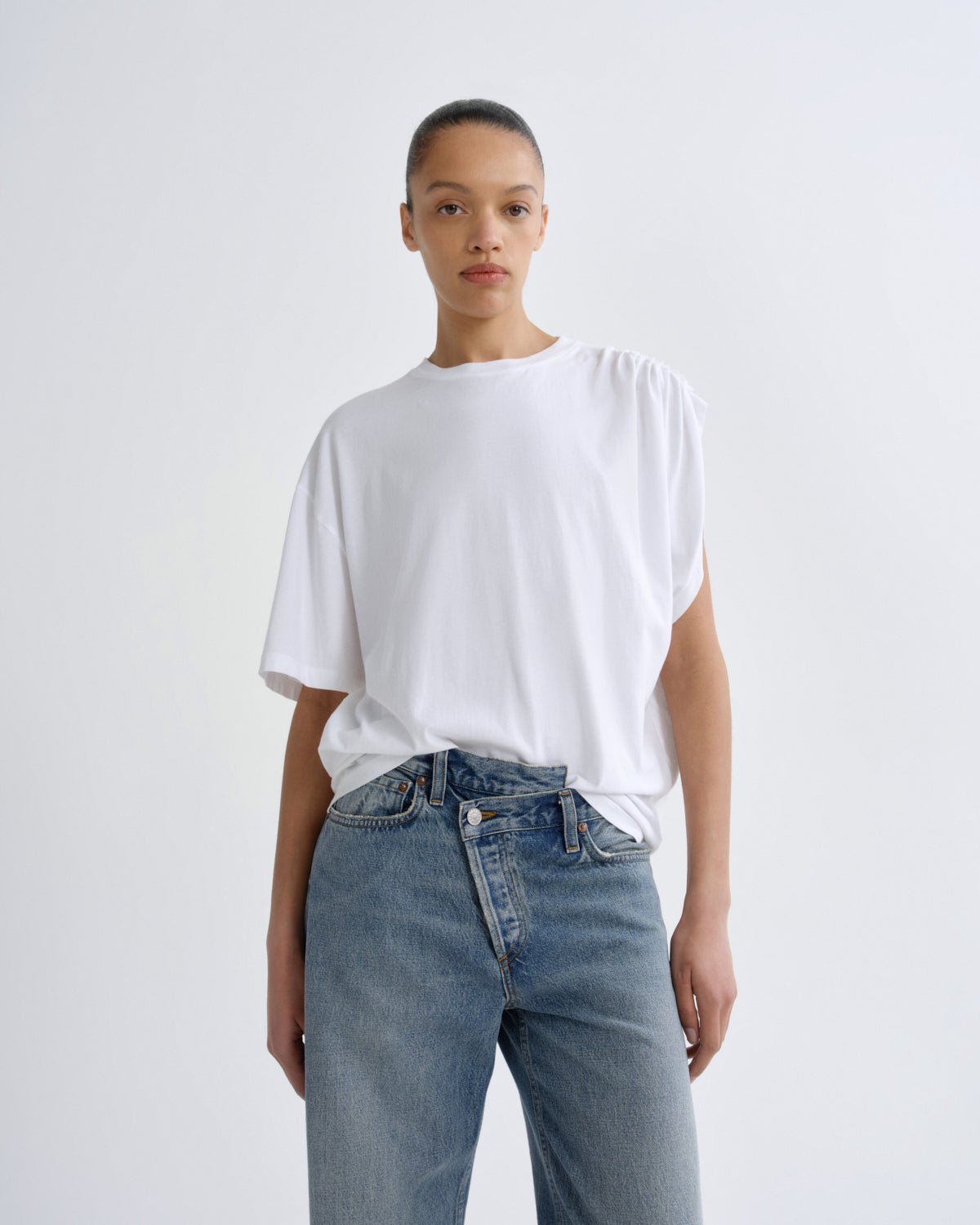Women Roma T Shirt in White - Agolde
