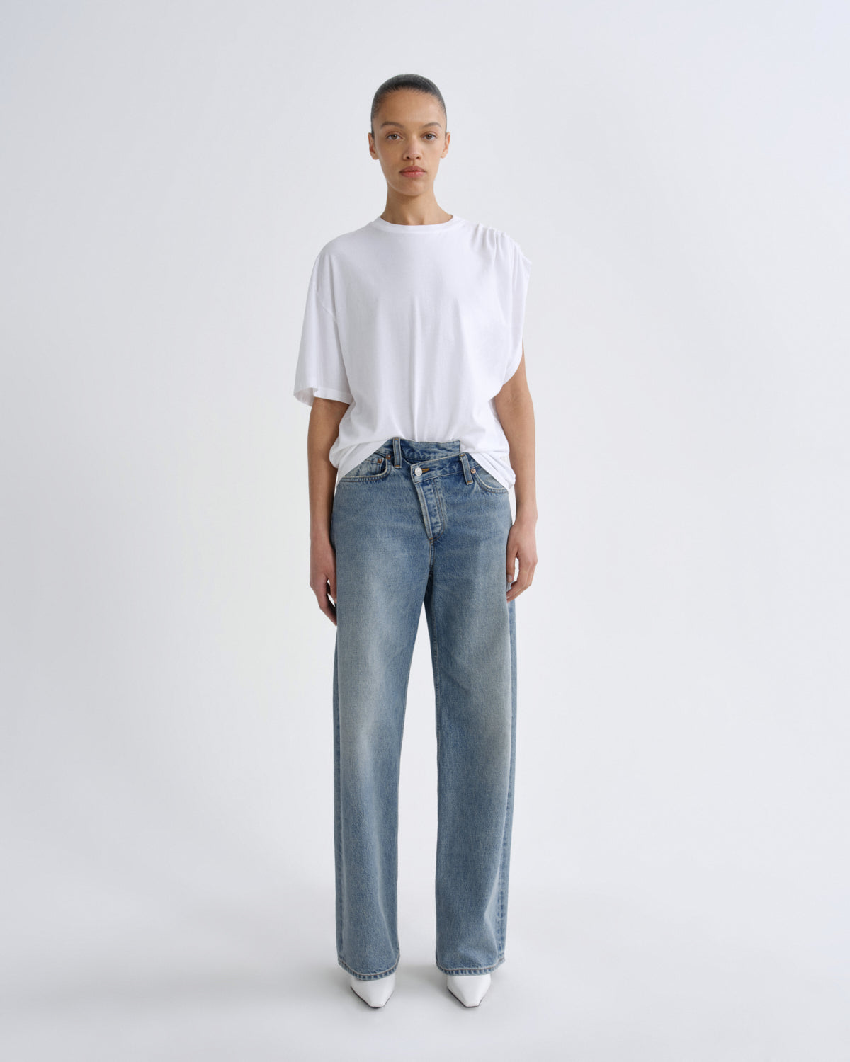 Women Roma T Shirt in White - Agolde