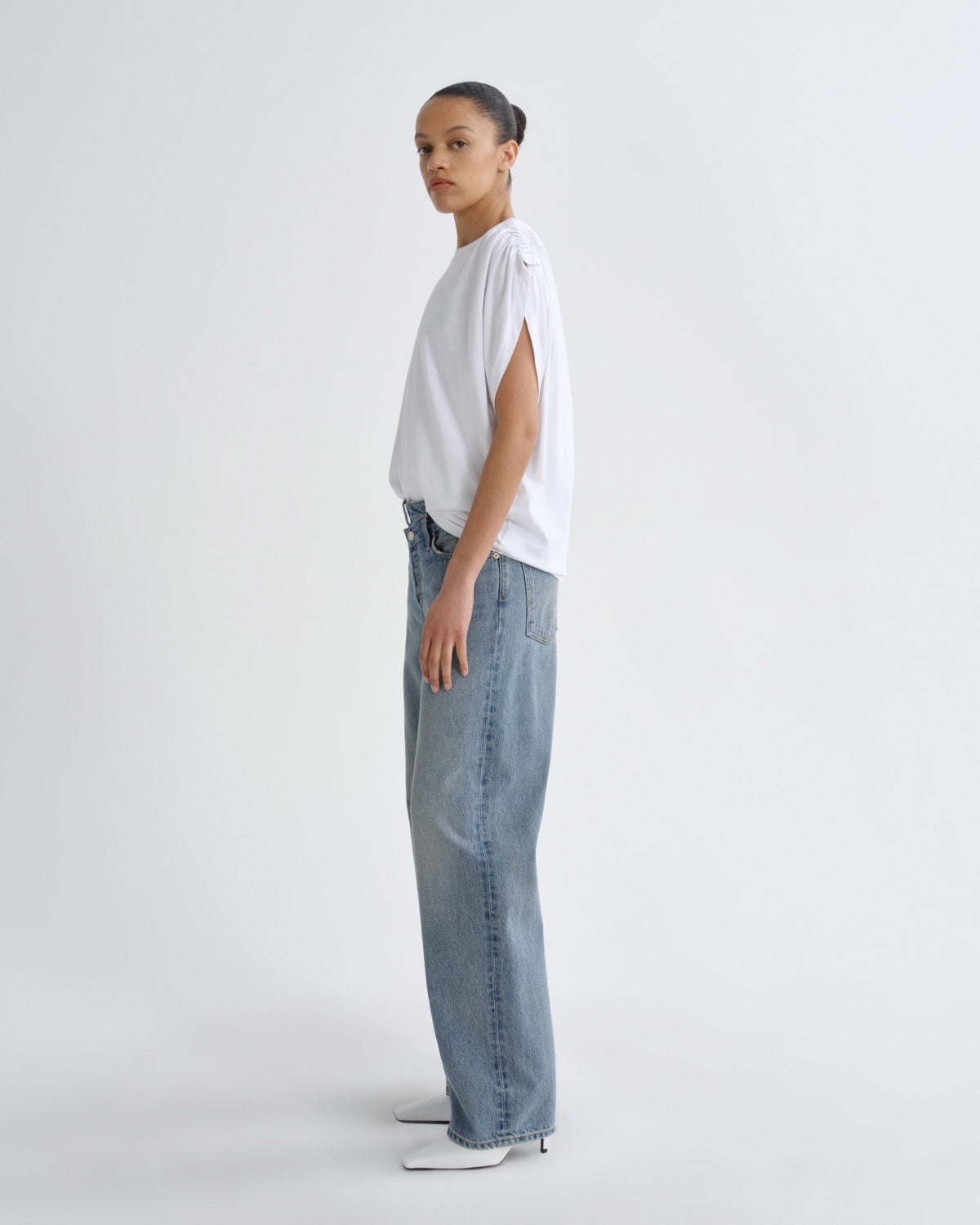 Women Roma T Shirt in White - Agolde