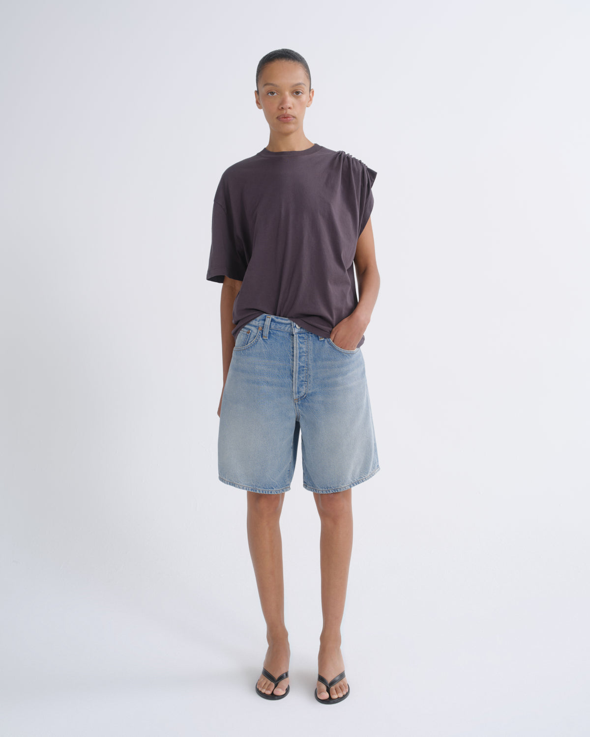 Women Roma T Shirt in Shade - Agolde
