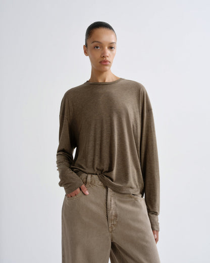 Women Sasha Long Sleeve Boyfriend Tee in Loam - Agolde