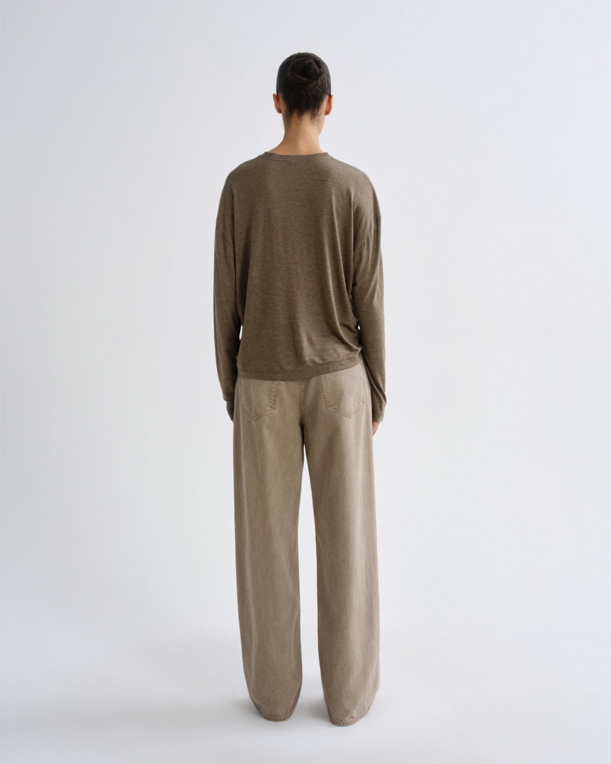 Women Sasha Long Sleeve Boyfriend Tee in Loam - Agolde