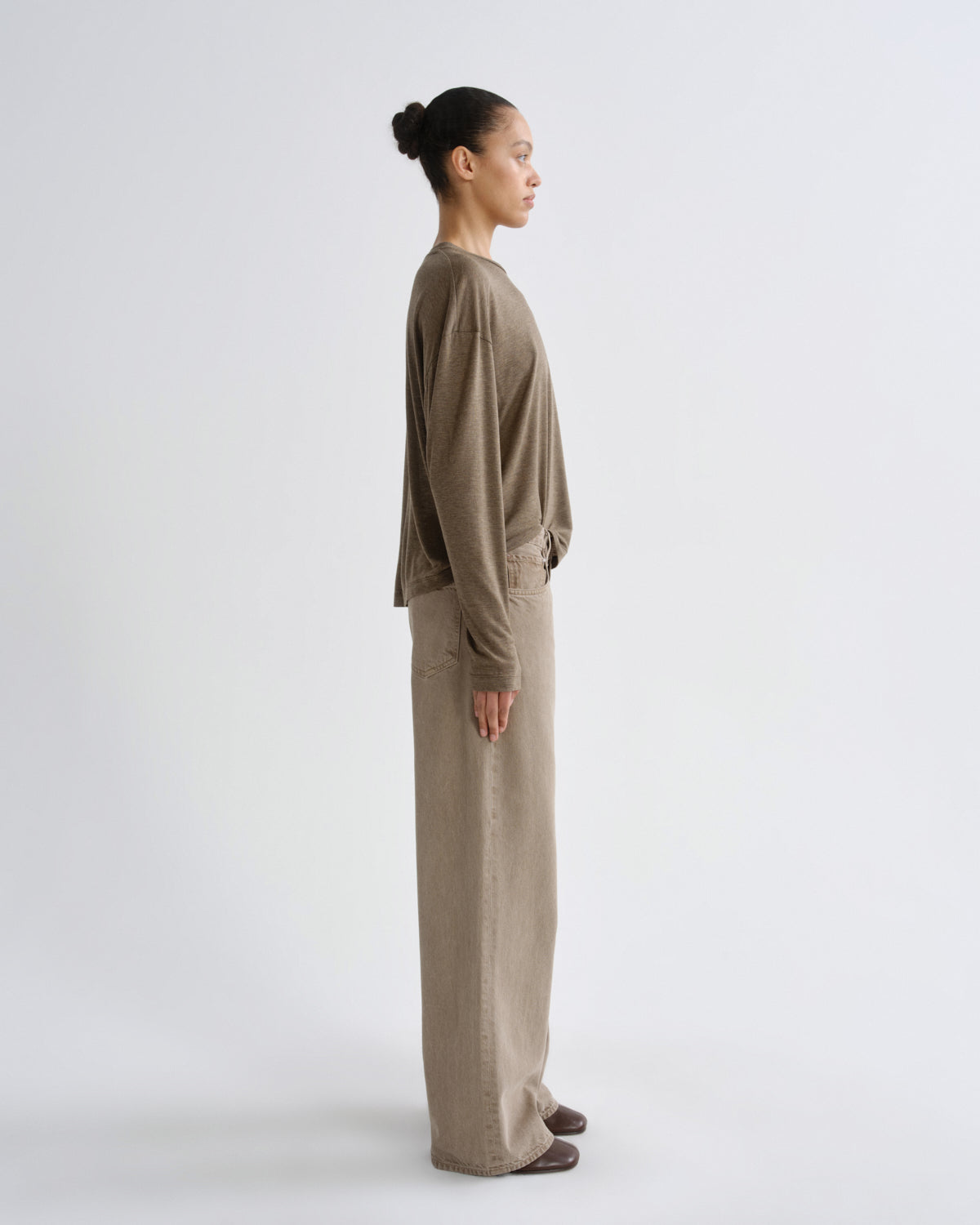Women Sasha Long Sleeve Boyfriend Tee in Loam - Agolde